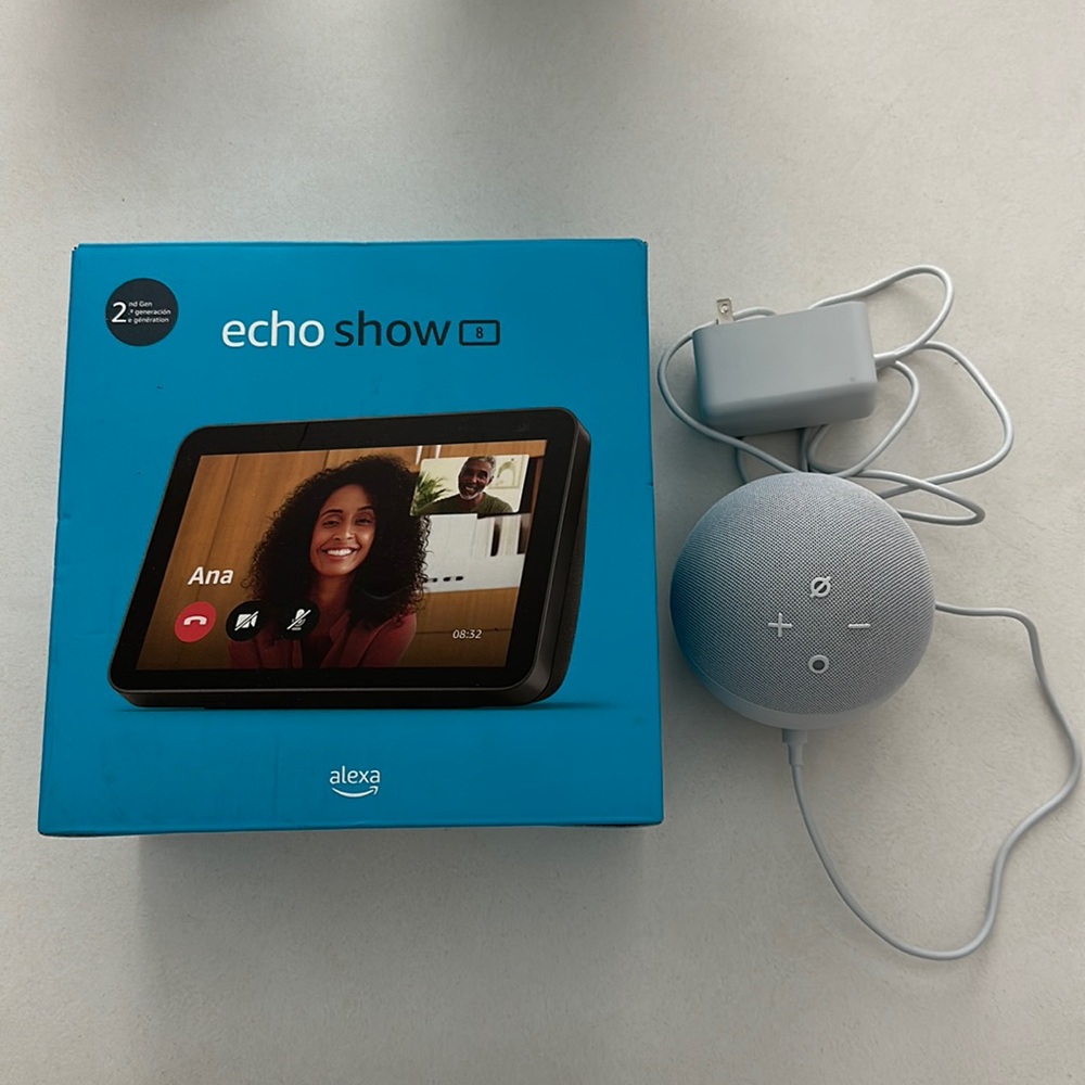 Echo show 8 (2nd generation) and Echo Dot